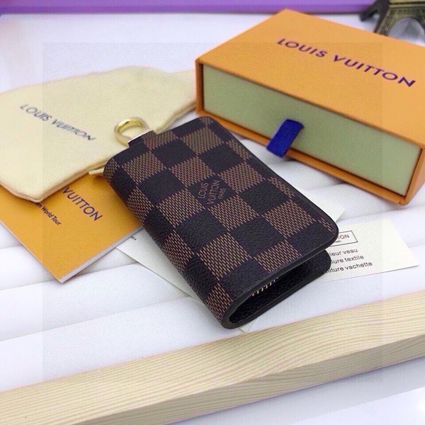 ブランドキーホルダー着用イメージ